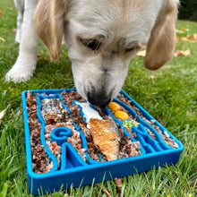 Load image into Gallery viewer, Dog forages for his food with SodaPup&#39;s E-Tray
