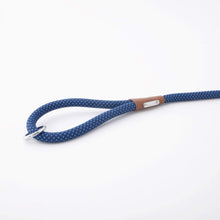 Load image into Gallery viewer, Handle of the Mod Essential Rope Dog Leash in Navy
