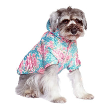 Cargar imagen en el visor de la galería, Dog wears stylish but practical Vintage Rose Quilted Floral Dog Coat
