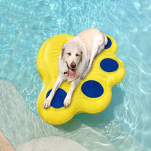 Cargar imagen en el visor de la galería, Lab floats on a Paws Aboard Doggy Lazy Dog Raft
